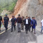 नुवाकोटका पहिरो प्रभावित क्षेत्रको सञ्चारमन्त्री तिमिल्सिनाद्वारा स्थलगत निरीक्षण