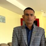 मोबाइलको कभर र सिसा फेर्दा ३५० तिरेका प्रहरी नायब निरीक्षकलाइ १० लाख करदाता प्रोत्साहन बम्पर