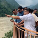 कोशी कटान क्षेत्रको अवलोकनमा ऊर्जा मन्त्री