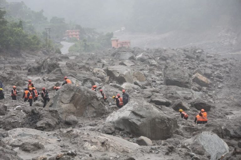 चार दिनसम्म जलविद्युतका सुरुङ भित्रै थुनिए सयौं कामदार, उद्धारको प्रगति के छ ?