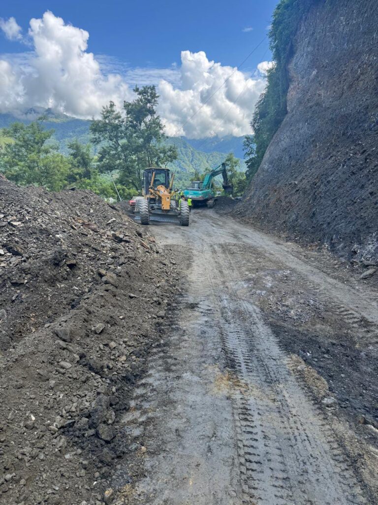 क्षतिग्रस्त सडक असोज भित्रै सञ्चालनमा ल्याउने सरकारको योजना