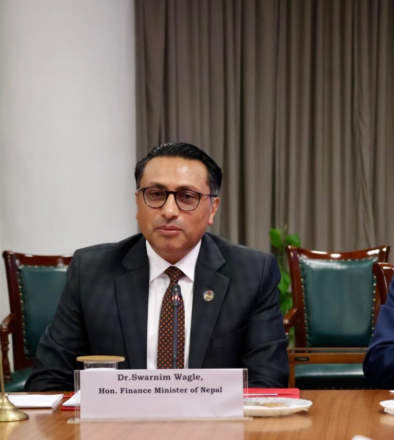 भारत भ्रमणको दोस्रो दिन अर्थमन्त्री महत्त्वपूर्ण कूटनीतिक र द्विपक्षीय भेटघाटमा सहभागी हुँदै