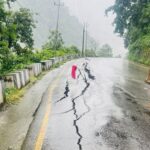 अविरल वर्षा र पहिरोले देशका धेरैजसो राजमार्ग अवरुद्ध, कुन सडकको अवस्था कस्तो ?