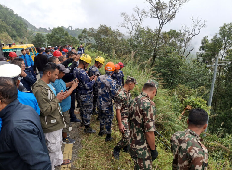 पोखरामा स्कुल बस दुर्घटनाः पाँच जनाको मृत्यु, १४ जना घाइते